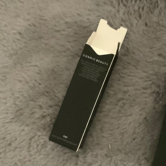 Cosmic beauty velvet matte lipstick - Picture 3 of 3